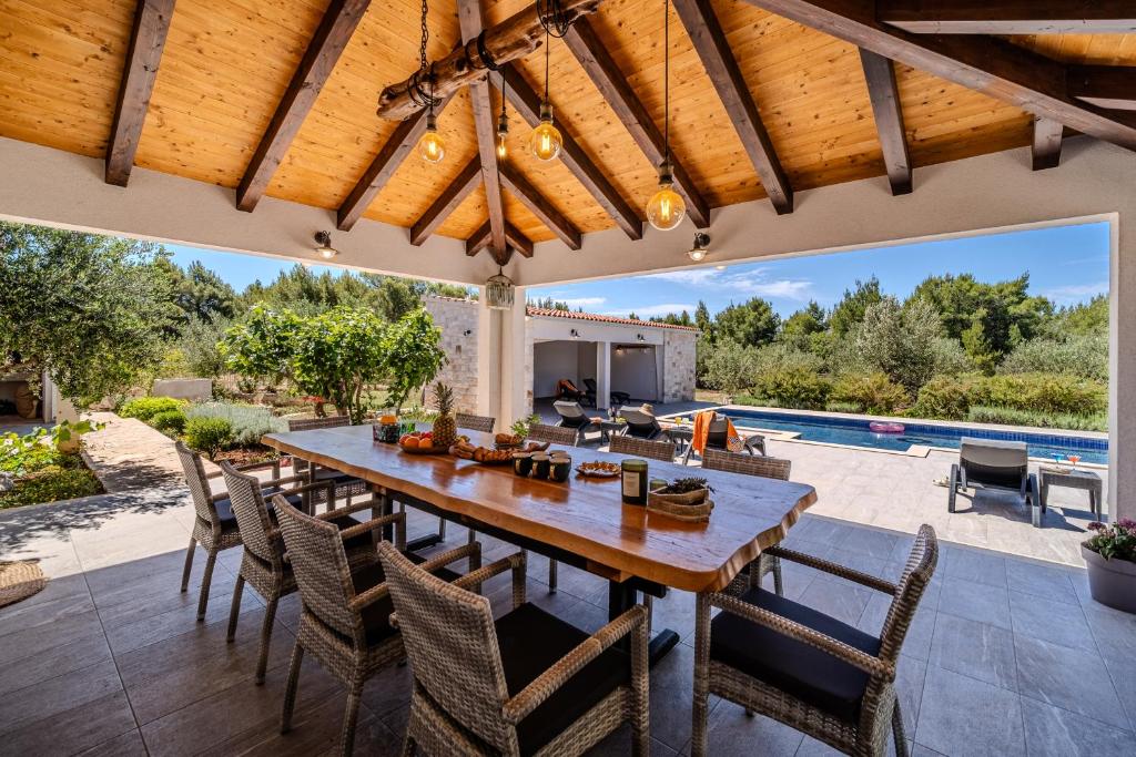 Outdoor Lounge
